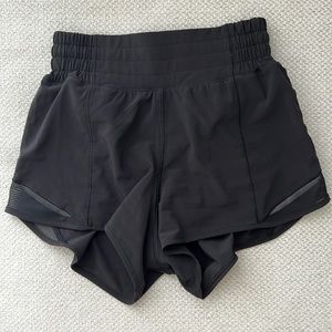 Lululemon hotty hot high rise lined short 2.5”